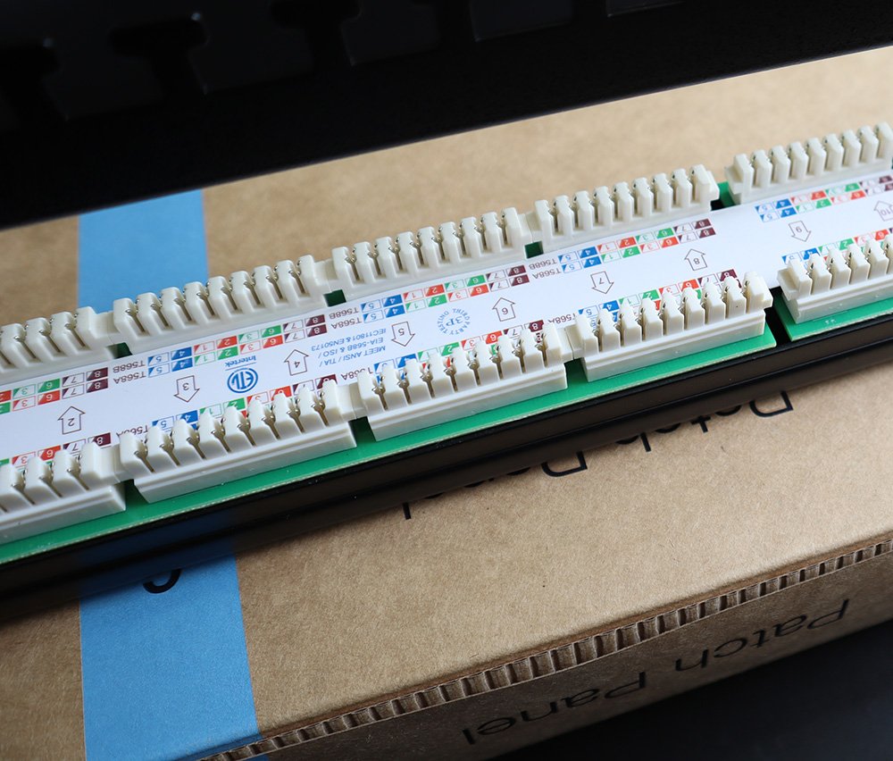 Hyperline PP3-19-24-8P8C-C6-110D Патч-панель 19, 1U, 24 порта RJ-45, категория 6, Dual IDC, ROHS, цвет черный (задний кабельный организатор в комплекте) фото 5