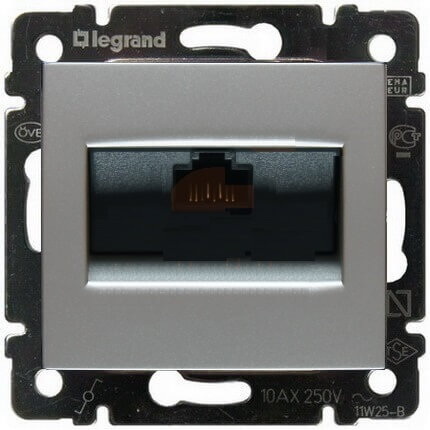 LEGRAND 770230 Модуль розетки информационной 1хRJ45, Кат.5е, с захватами, UTP, блестящий алюминий, Valena