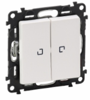 LEGRAND 752428 Модуль 2-клавишного выключателя с подсветкой, с 2-мя установленными лампами 0.15 мА, безвинтовые зажимы, с лицевой панелью, 10АХ, 250В,