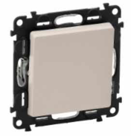LEGRAND 752507 Модуль промежуточного переключателя, винтовые зажимы, с лицевой панелью, 10АХ, 250В, слоновая кость, Valena Life