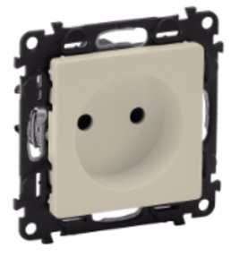 LEGRAND 753516 Модуль силовой розетки 2К, с защитными шторками, безвинтовые зажимы, 16А, 250В, с лицевой панелью, слоновая кость, Valena Life