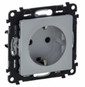 LEGRAND 753624 Модуль силовой розетки 2К+З, немецкий стандарт, с защитными шторками, винтовые зажимы, 16А, 250В, с лицевой панелью, алюминий, Valena L