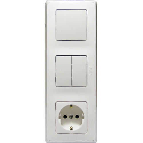 LEGRAND 773644 Блок 3-постовой: выключатель 10А + выключатель 2-клавишный 10А + розетка 2К+3 16А, белый, Cariva