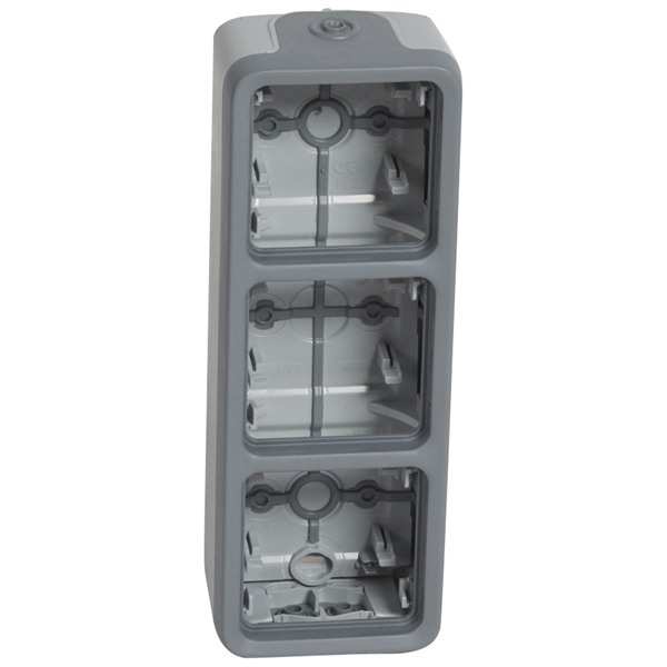 LEGRAND 069679 Трехместная монтажная коробка 3 поста, вертикальная установка, серая, Plexo