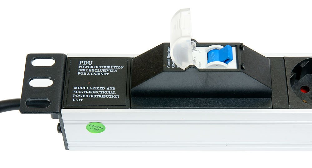 PDU-6P-B-2EU автоматический выключатель на лицевой части фото 2