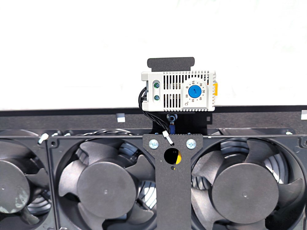 ТЕЛКОМ ВМ-К-3-Т.9005 Вентиляторный модуль охлаждения (3 вентилятора) монтаж в крышу для напольных шкафов с терморегулятором (термостат 0-60°C), цвет чёрный (RAL9005) фото 3