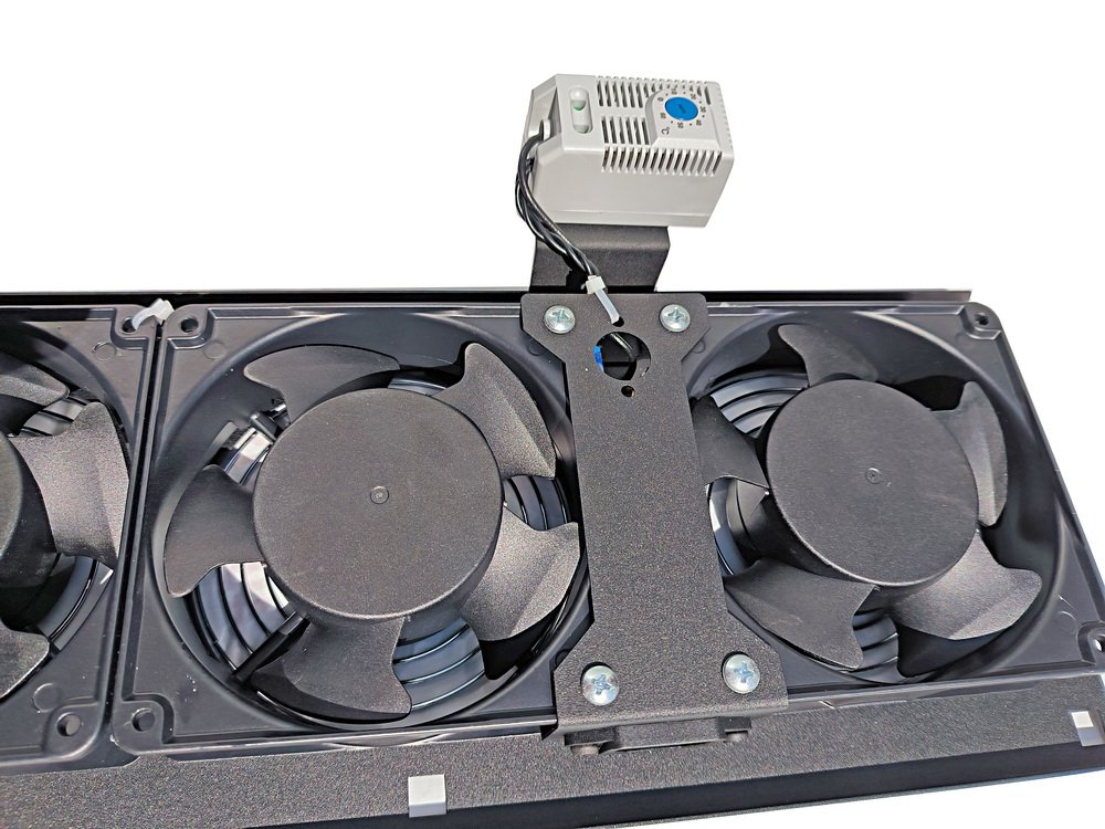 ТЕЛКОМ ВМ-К-3-Т.9005 Вентиляторный модуль охлаждения (3 вентилятора) монтаж в крышу для напольных шкафов с терморегулятором (термостат 0-60°C), цвет чёрный (RAL9005) фото 4