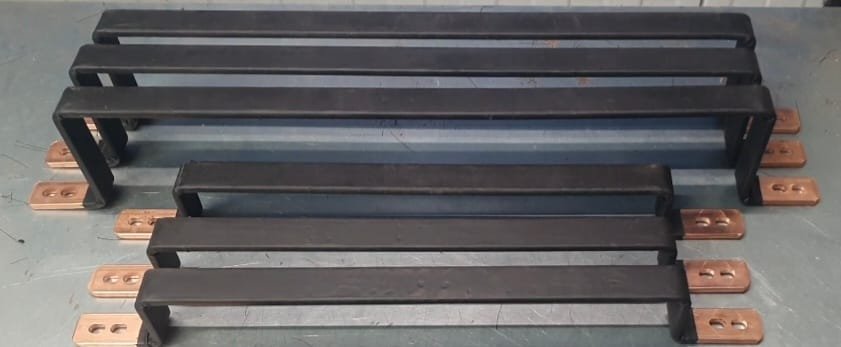 RC19 MP-6.30-545 Медная перемычка с термоусаживаемой изоляцией, сечение 6х30мм, длина 545 мм, 4 отверстия 13х9 мм (средняя)MP-6.30-545 фото