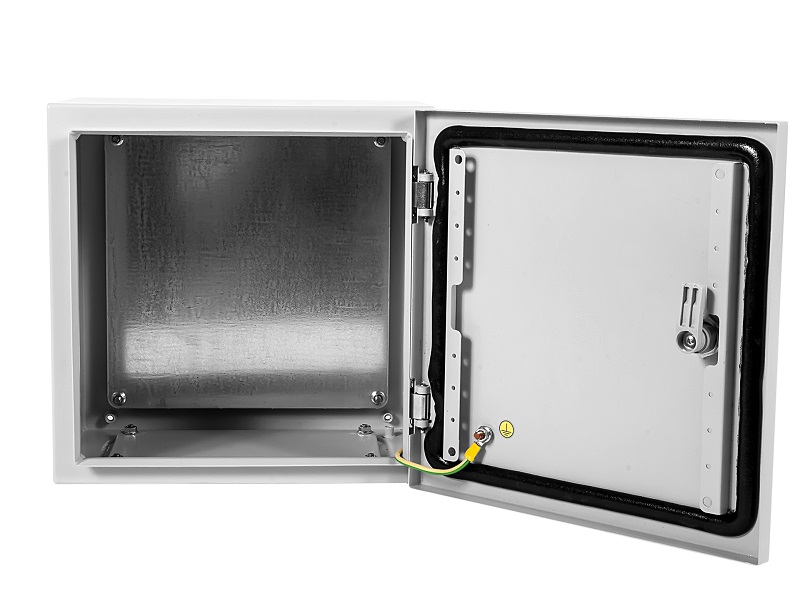Шкаф EMW-300.200.150-1-IP66 с открытой дверью