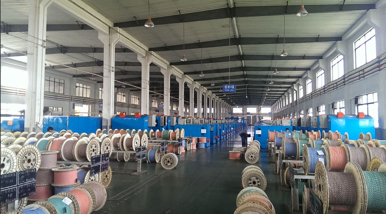 Катушки витого кабеля на заводе Cabeus в китае